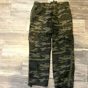 New Sanctuary Cargo Pants Size 30. Camo design